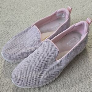 🌈 Skechers Go Walk Slip-On Shoes – Women’s Size 6